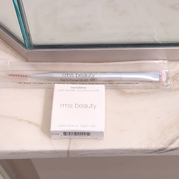 Eyebrow Powder And Brush - Picture 1 of 4